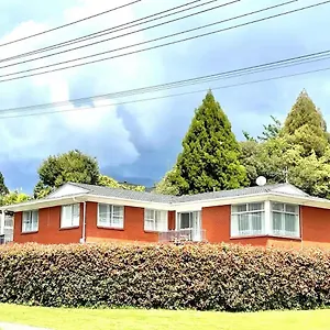 Holiday home Just Like Your Own House -free Wine Rotorua